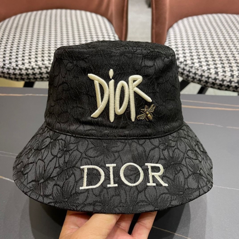 CHRISTIAN DIOR